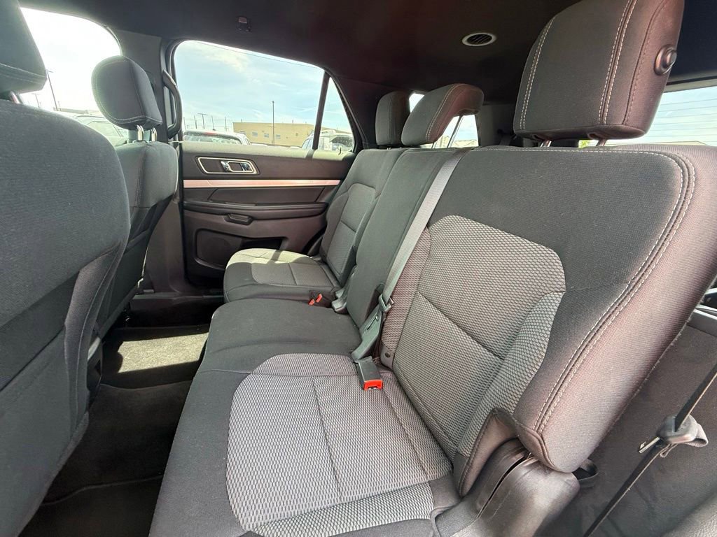 Used 2017 Ford Explorer XLT AWD/4WD image 8