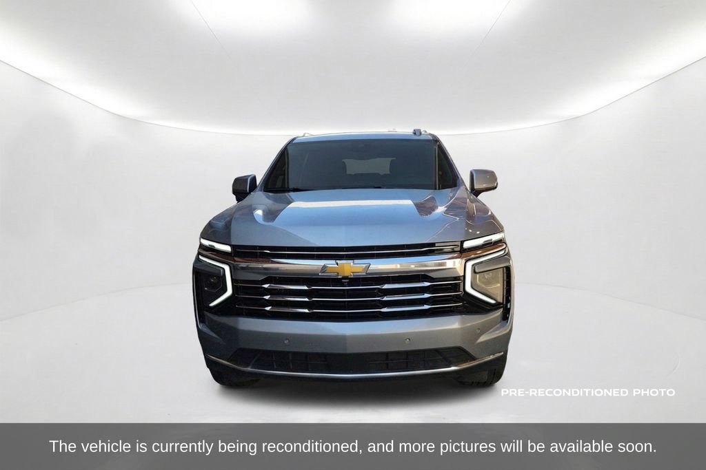 Used 2025 Chevrolet Suburban LT AWD/4WD image 2