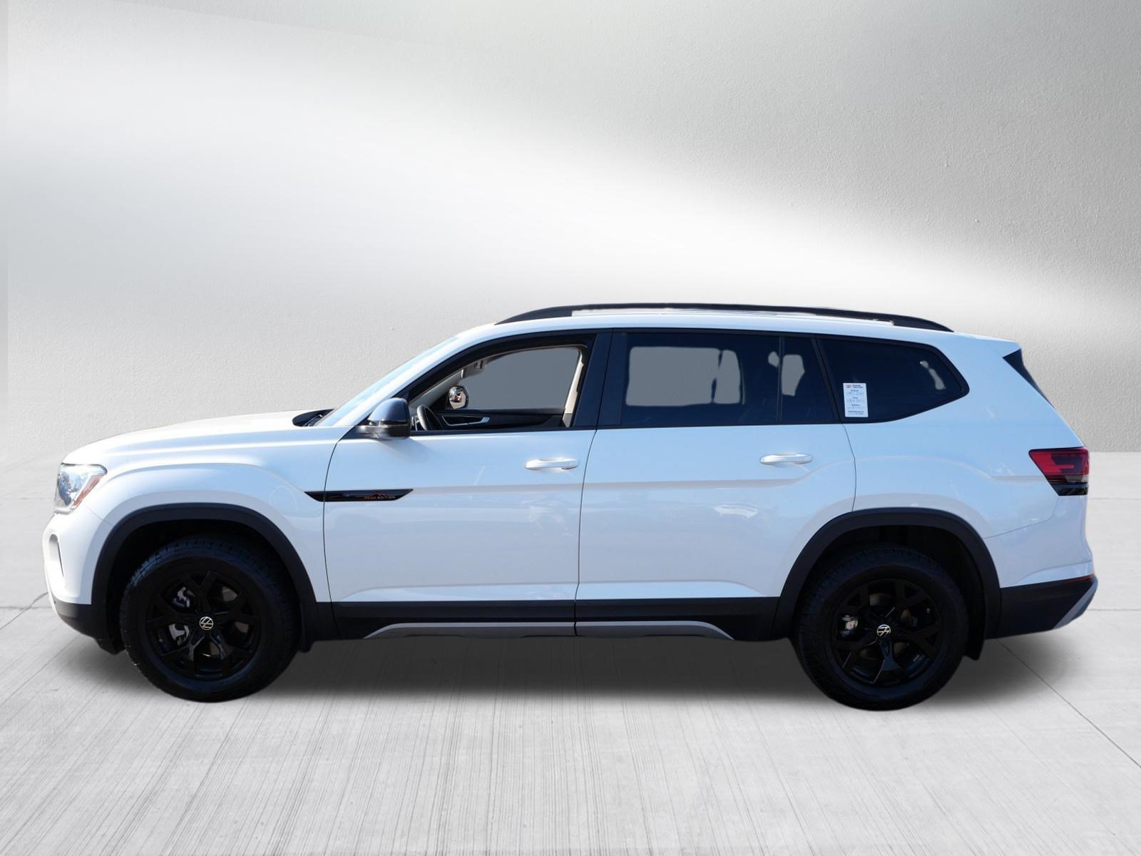 Certified 2024 Volkswagen Atlas Peak Edition SEL AWD/4WD image 4