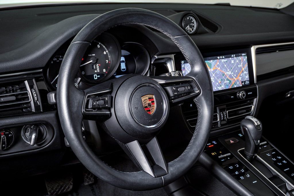 Certified 2024 Porsche Macan w/ Premium Plus Package image 18