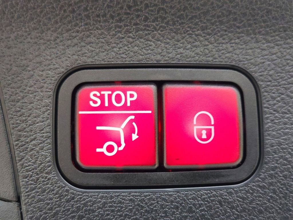 Used 2025 Mercedes-Benz GLS 450 4MATIC image 18