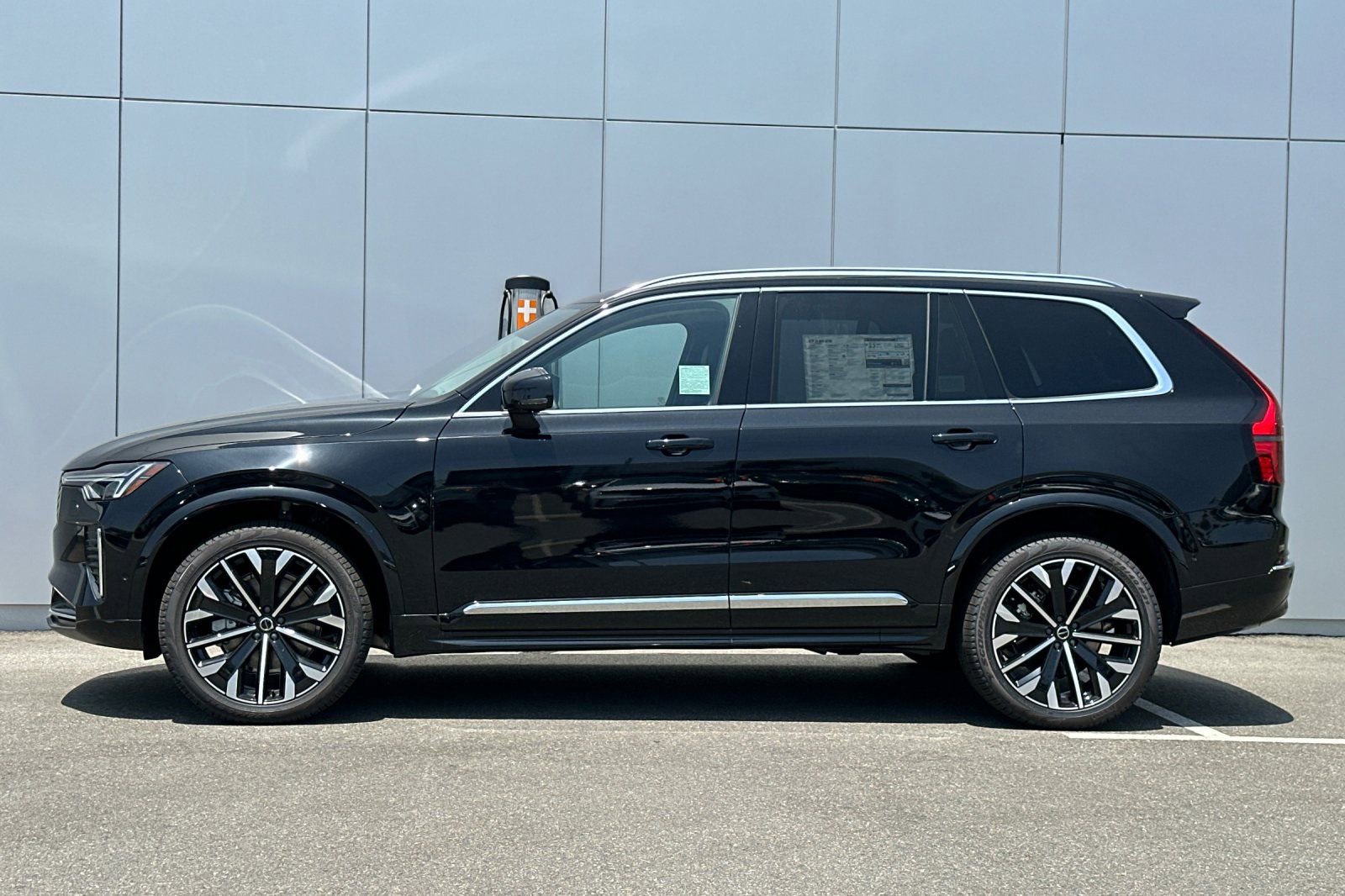 New 2025 Volvo XC90 B6 Ultra w/ Protection Package Premier AWD/4WD video 2