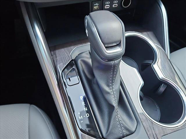 Used 2025 Toyota Highlander Limited FWD image 12