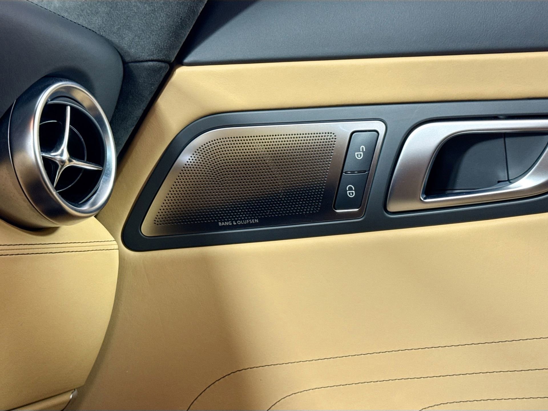 Used 2011 Mercedes-Benz SLS AMG Coupe image 17