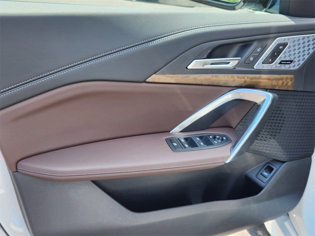 Used 2025 BMW X1 M35i w/ Premium Package image 8