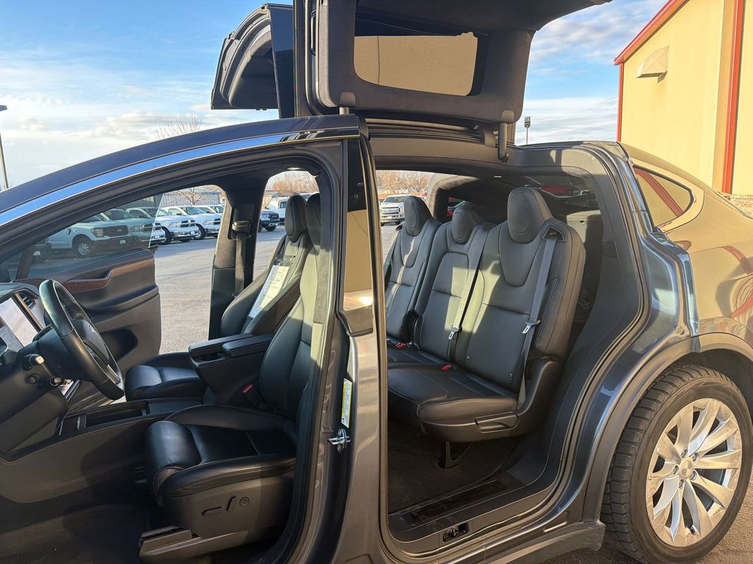 Used 2020 Tesla Model X image 28