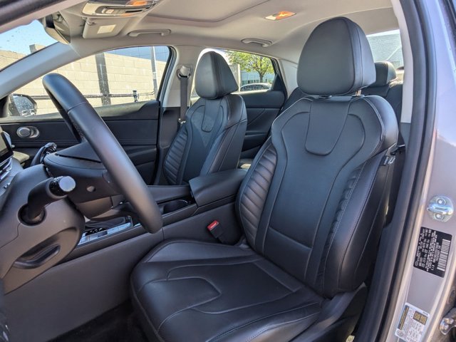 Used 2025 Hyundai Elantra Limited image 16