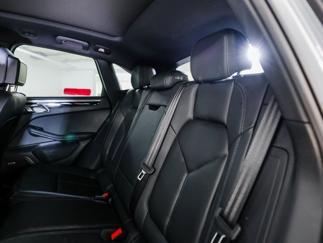 Certified 2025 Porsche Macan image 25