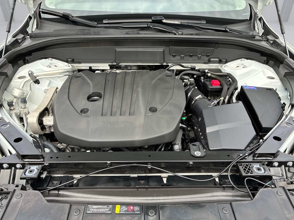 Used 2025 Volvo XC60 B5 Plus AWD/4WD image 13