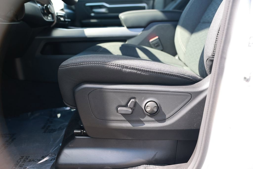New 2026 RAM 1500 4x4 Crew Cab image 17