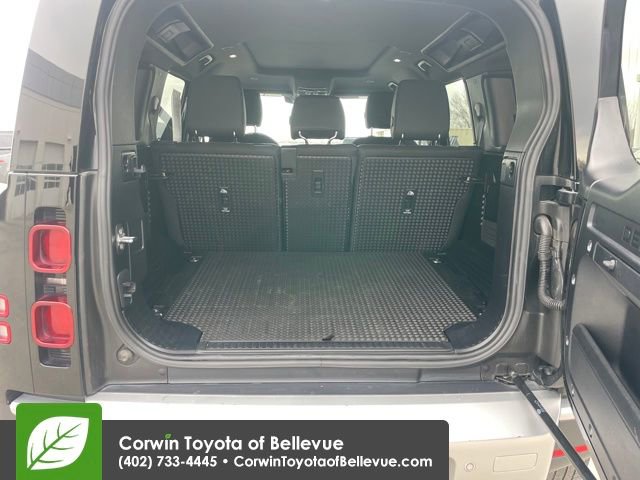 Used 2025 Land Rover Defender 110 S image 30