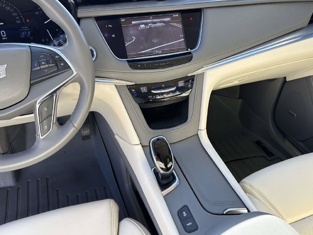 Used 2017 Cadillac XT5 Premium Luxury w/ Driver Assist Package FWD image 9