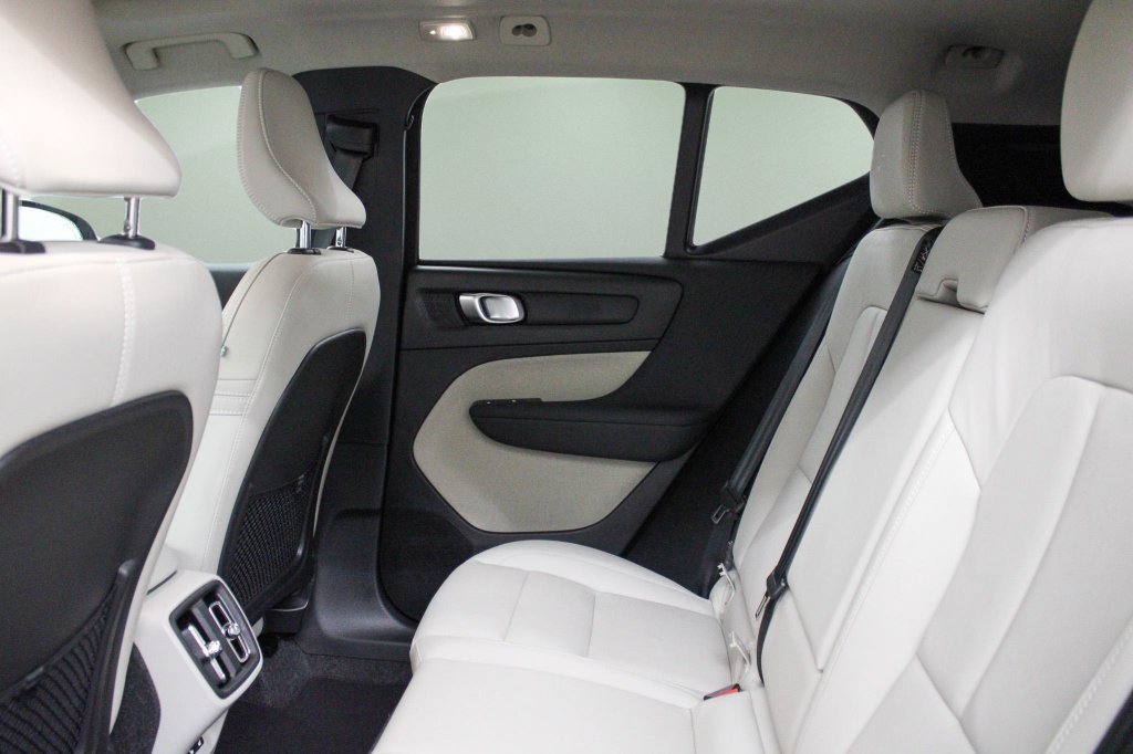 Used 2025 Volvo XC40 B5 Ultra AWD/4WD image 26