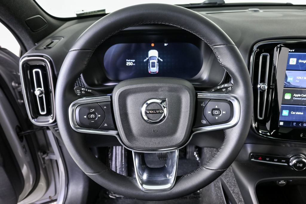 Certified 2025 Volvo XC40 B5 Plus image 10