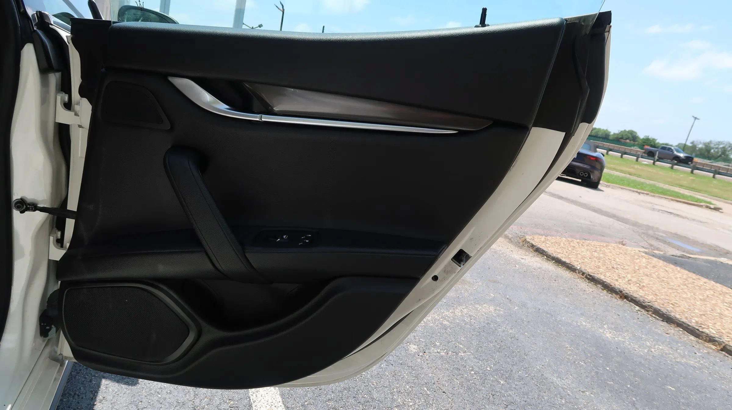 Used 2020 Maserati Ghibli RWD image 31