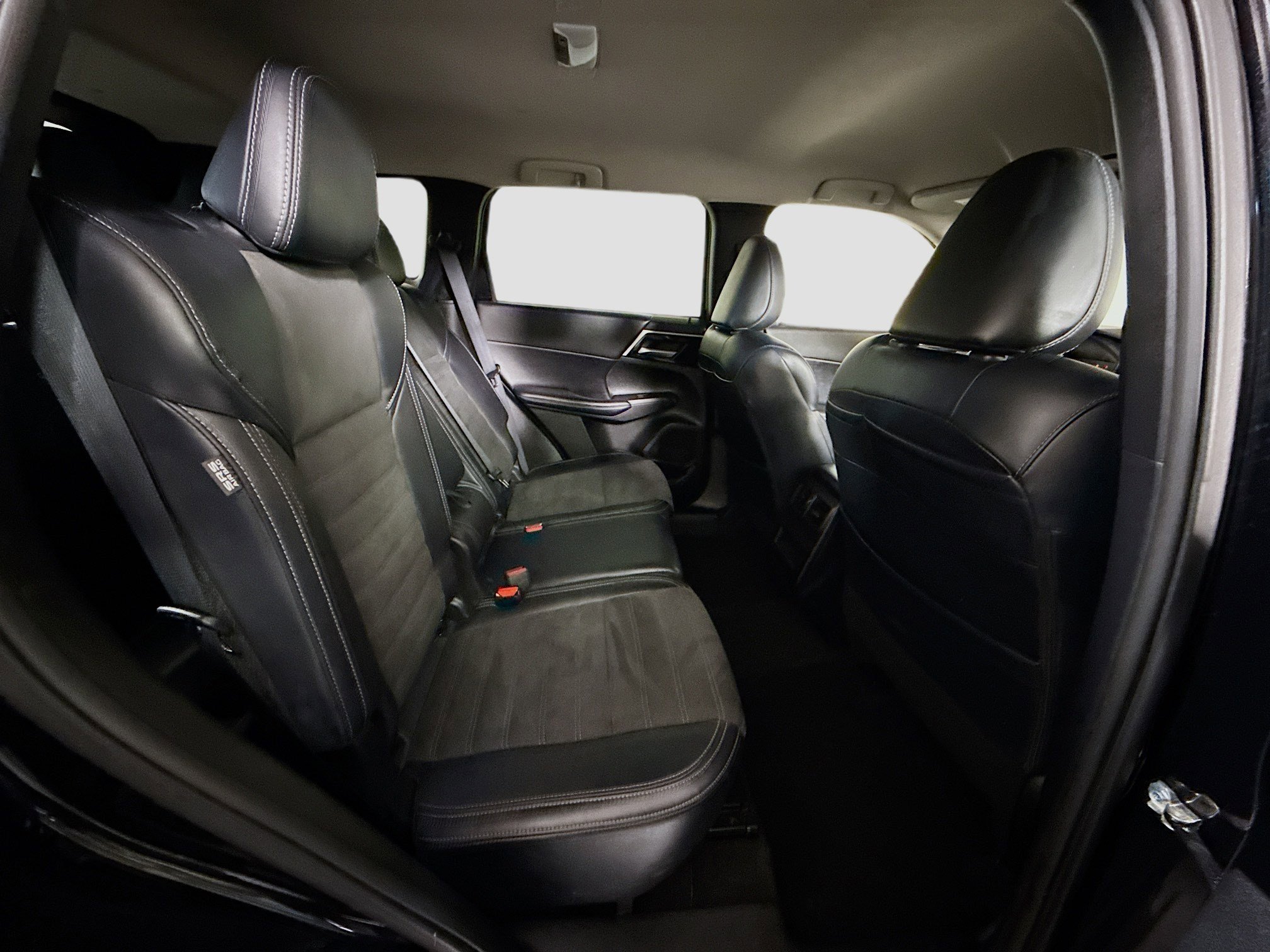 Used 2024 Mitsubishi Outlander SE Black Edition image 27