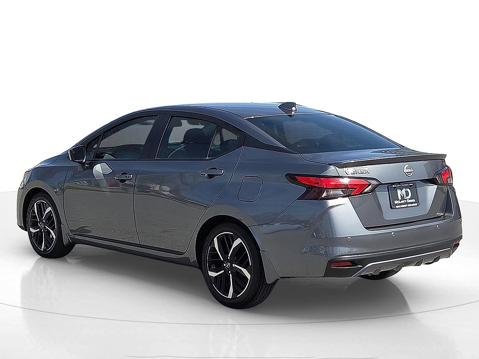 Used 2025 Nissan Versa SR w/ Trunk Package image 4