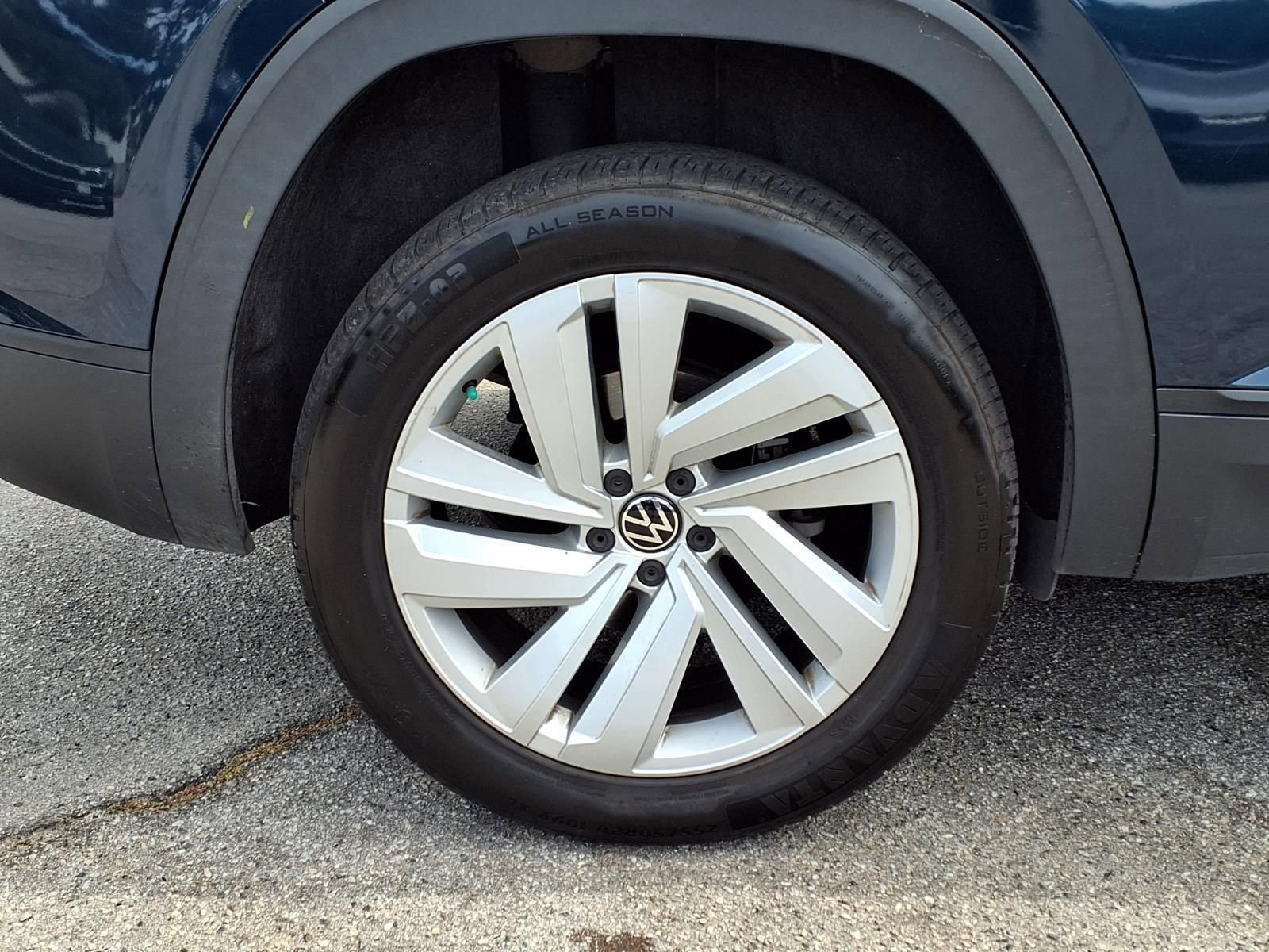 Used 2020 Volkswagen Atlas Cross Sport SE w/ Panoramic Sunroof Package image 4