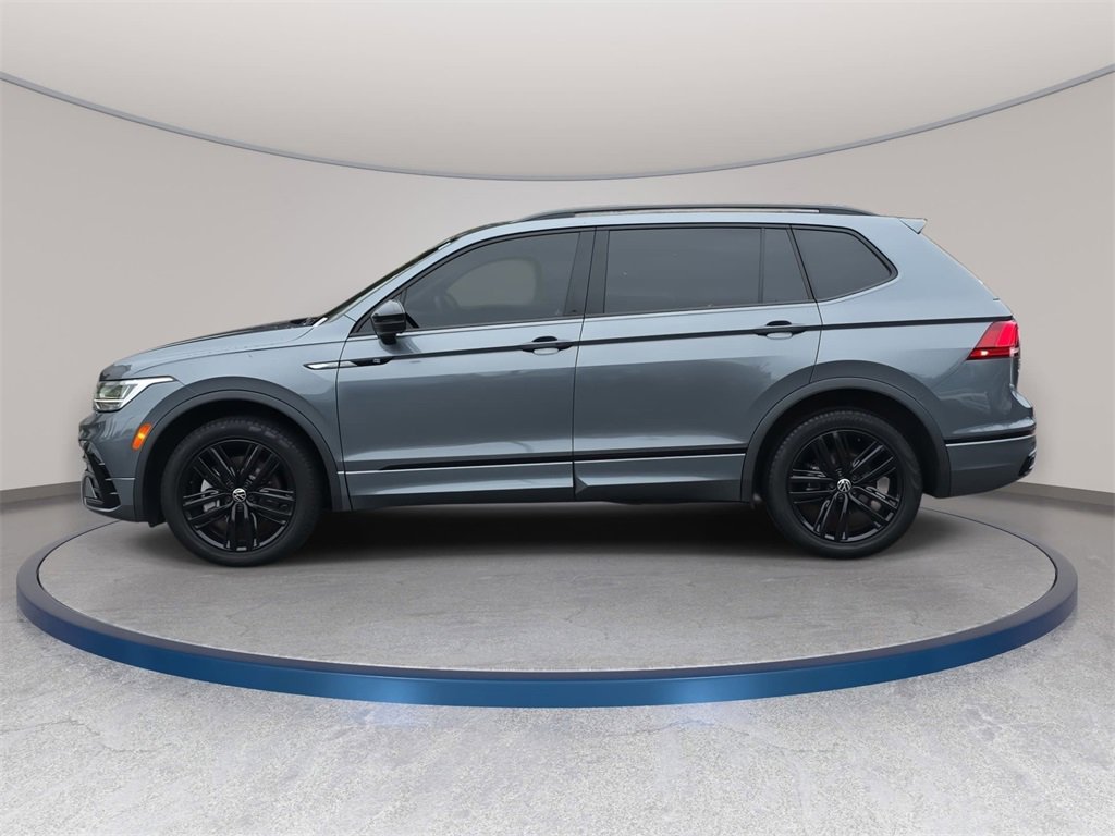 Used 2022 Volkswagen Tiguan SE R-Line image 9