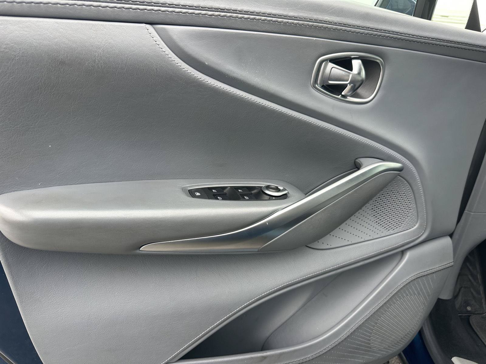 Used 2021 Aston Martin DBX AWD/4WD image 12