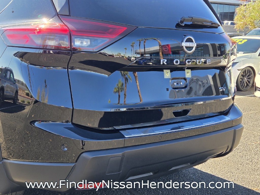 Used 2024 Nissan Rogue SV w/ SV Premium Package FWD image 5