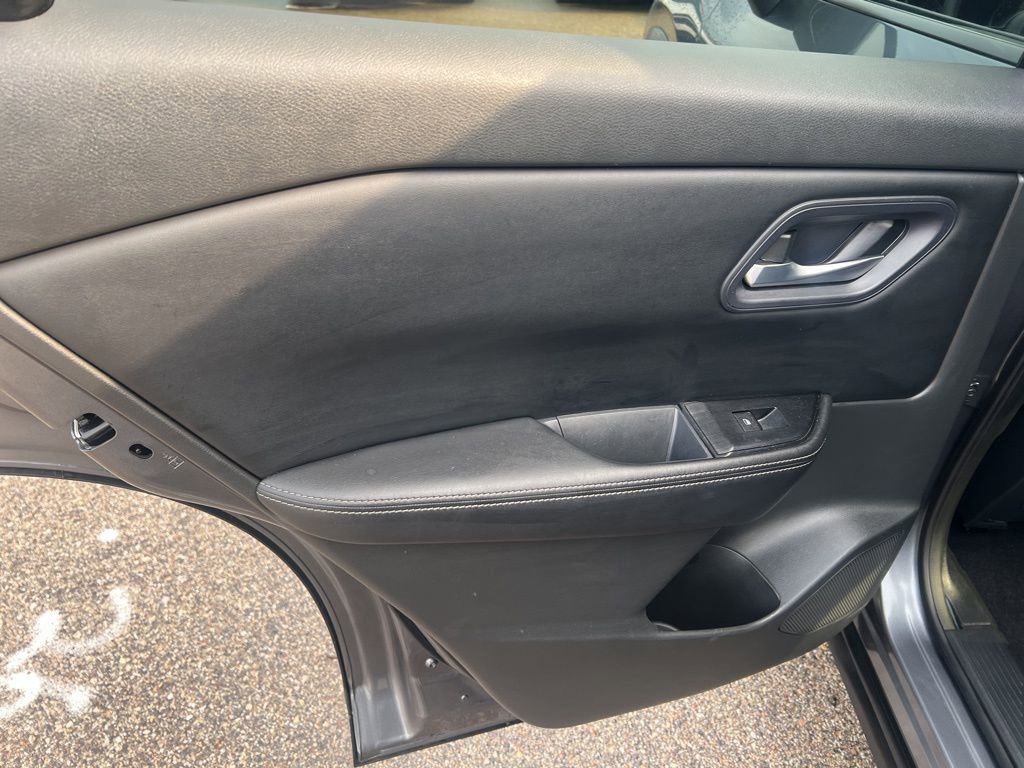 Used 2024 Nissan Rogue SV image 10