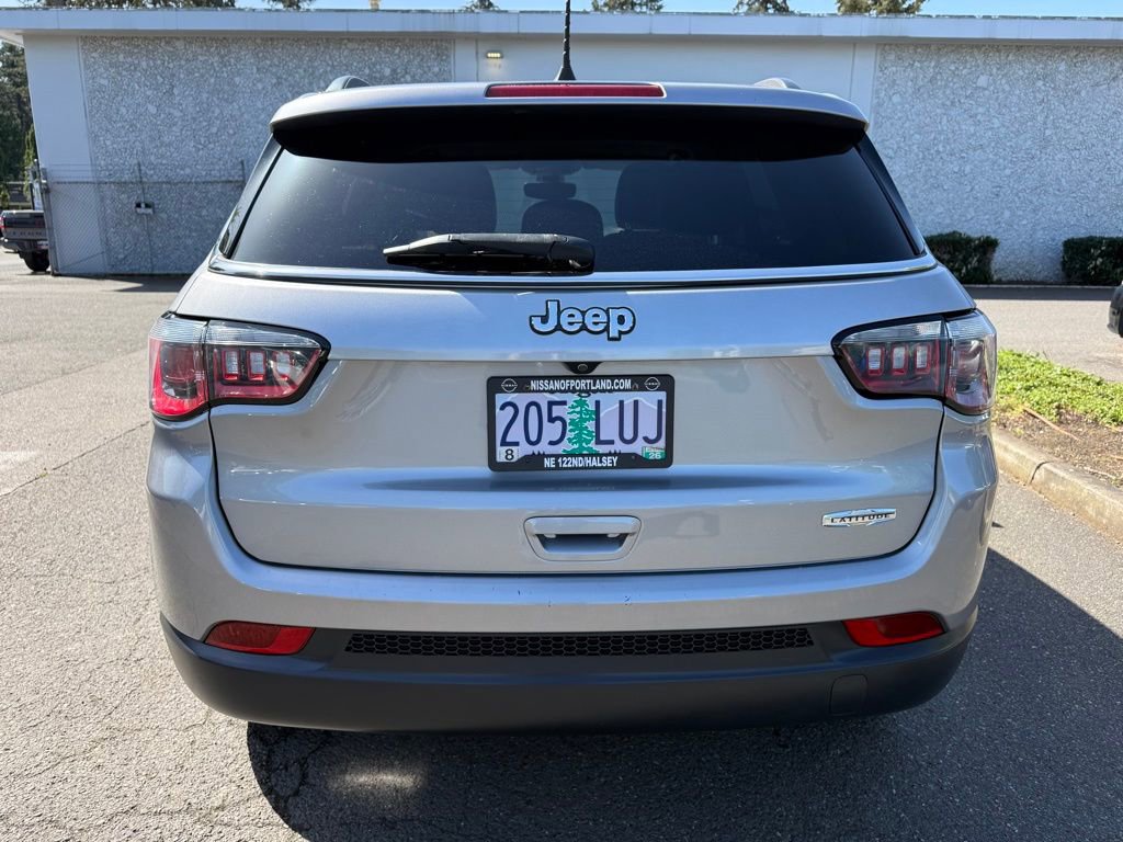 Used 2018 Jeep Compass Latitude w/ Popular Equipment Group FWD image 5
