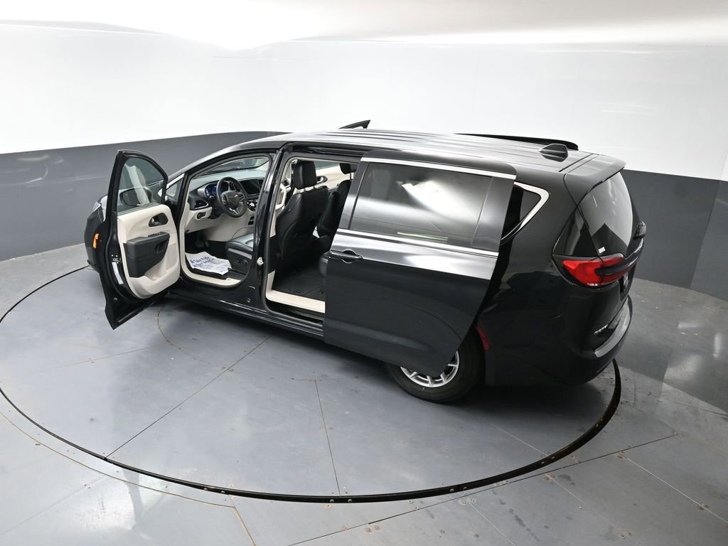 Used 2023 Chrysler Pacifica Touring-L FWD image 61