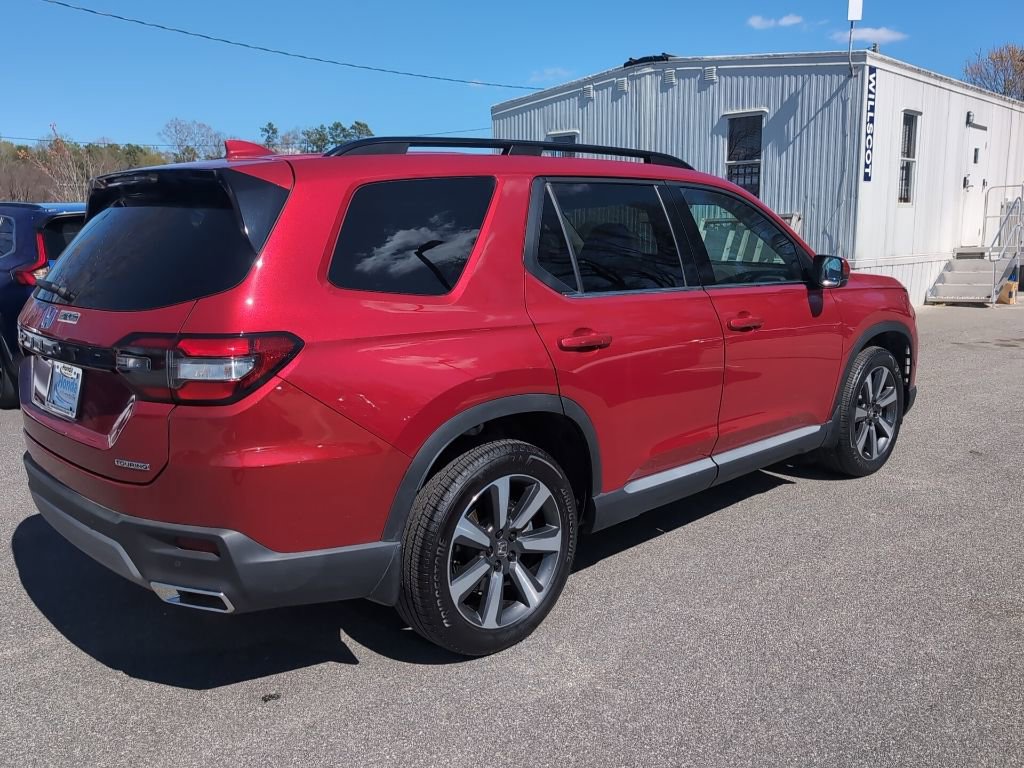 Certified 2025 Honda Pilot Touring image 8