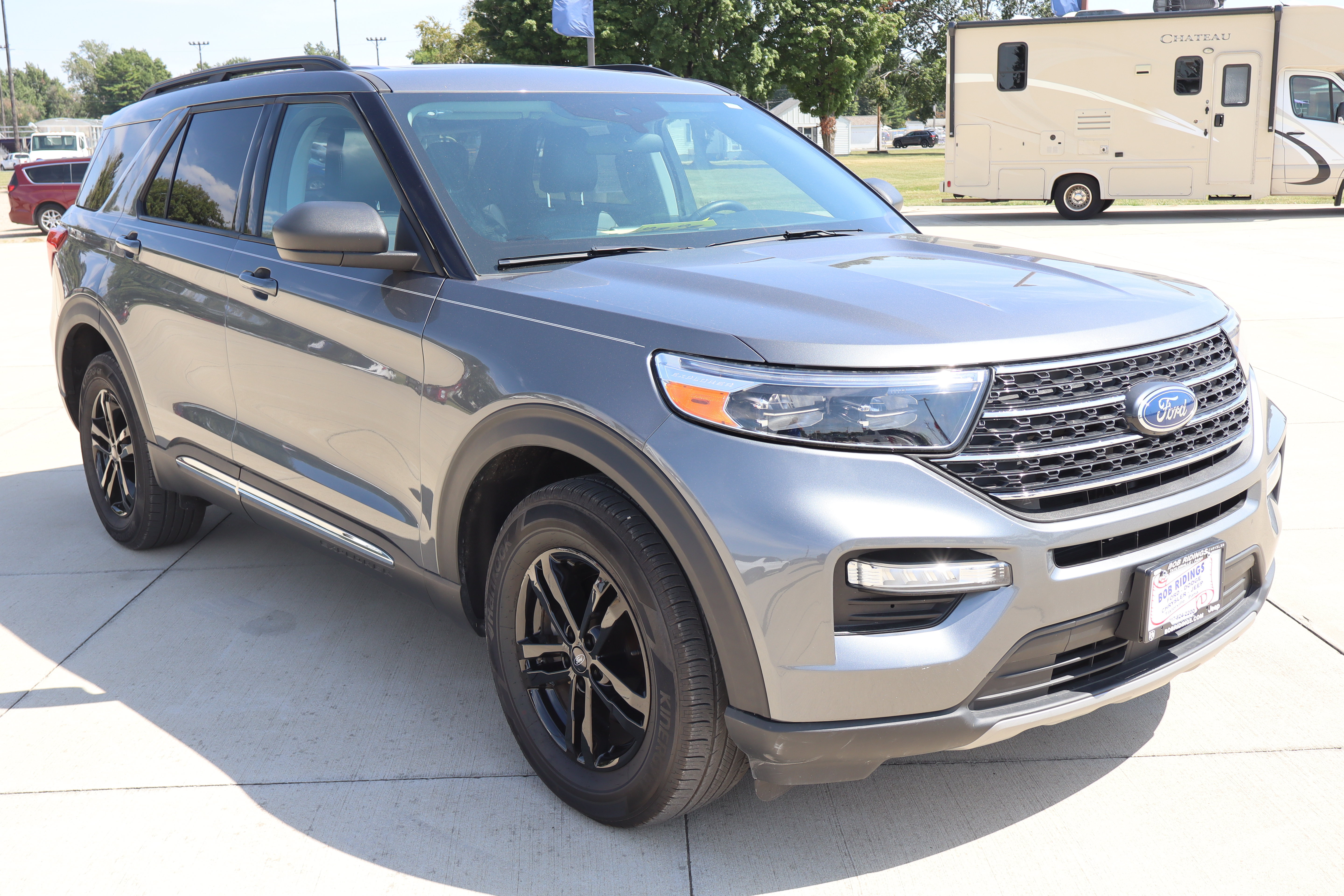 Used 2024 Ford Explorer XLT w/ Equipment Group 202A AWD/4WD image 4