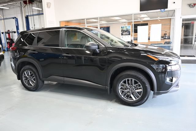 Used 2023 Nissan Rogue S AWD/4WD image 4