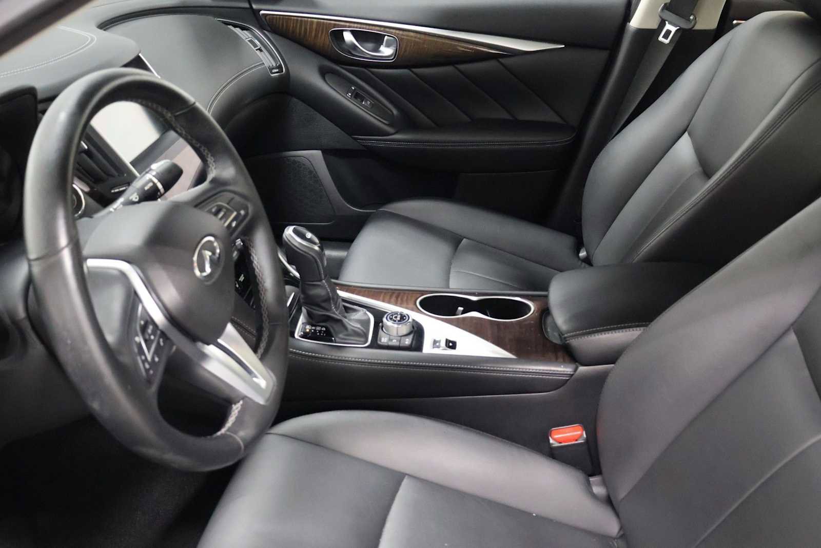 Used 2019 INFINITI Q50 Luxe w/ Essential Package (3.0T Luxe) AWD/4WD image 5