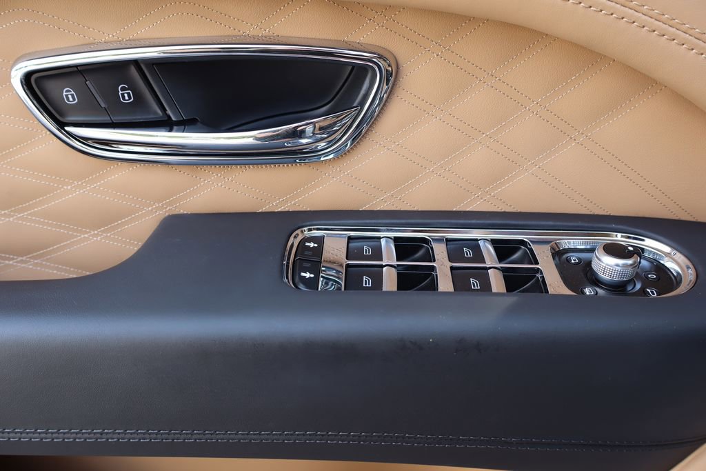 Used 2023 Bentley Bentayga Extended Wheelbase AWD/4WD image 21