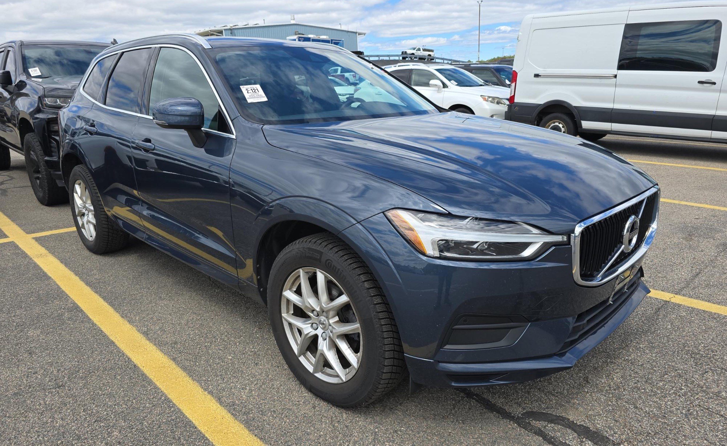 Used 2020 Volvo XC60 T5 Momentum w/ Protection Package AWD/4WD image 3