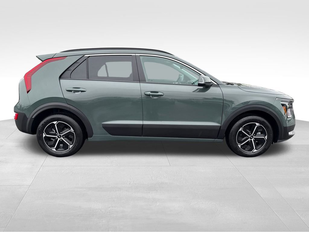 New 2025 Kia Niro EX image 9