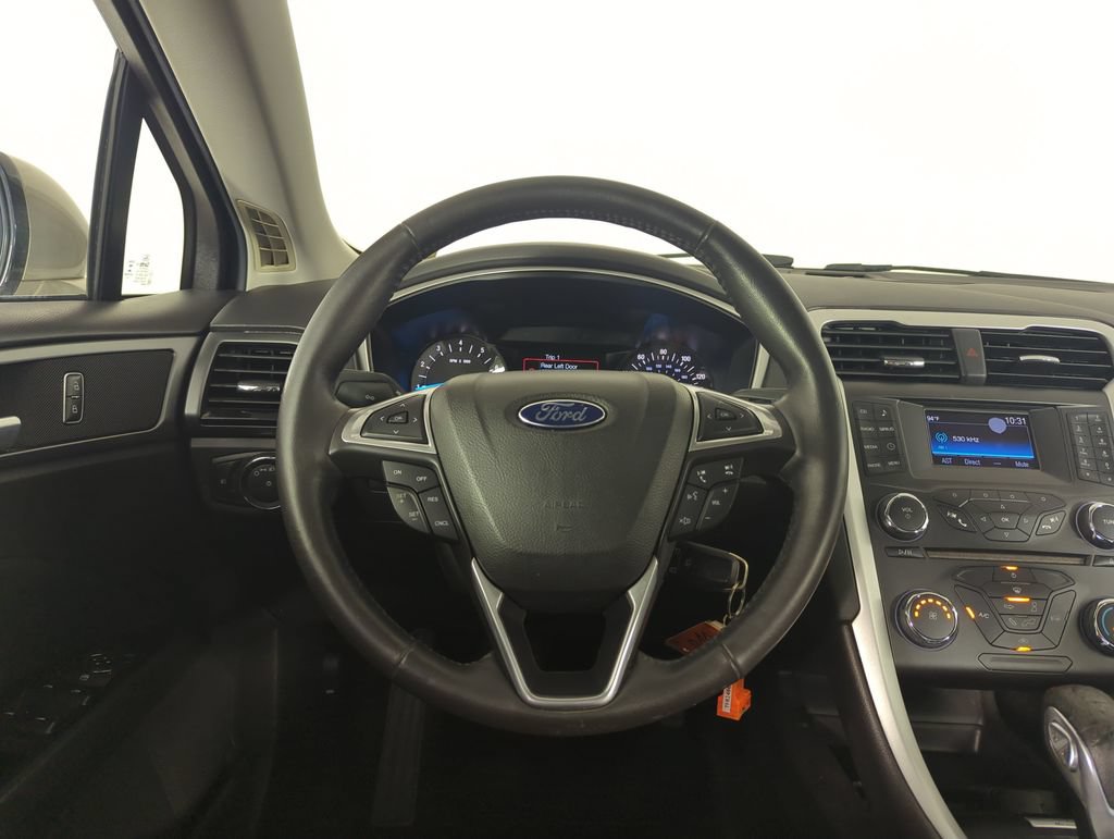 Used 2015 Ford Fusion SE w/ Equipment Group 201A FWD image 17