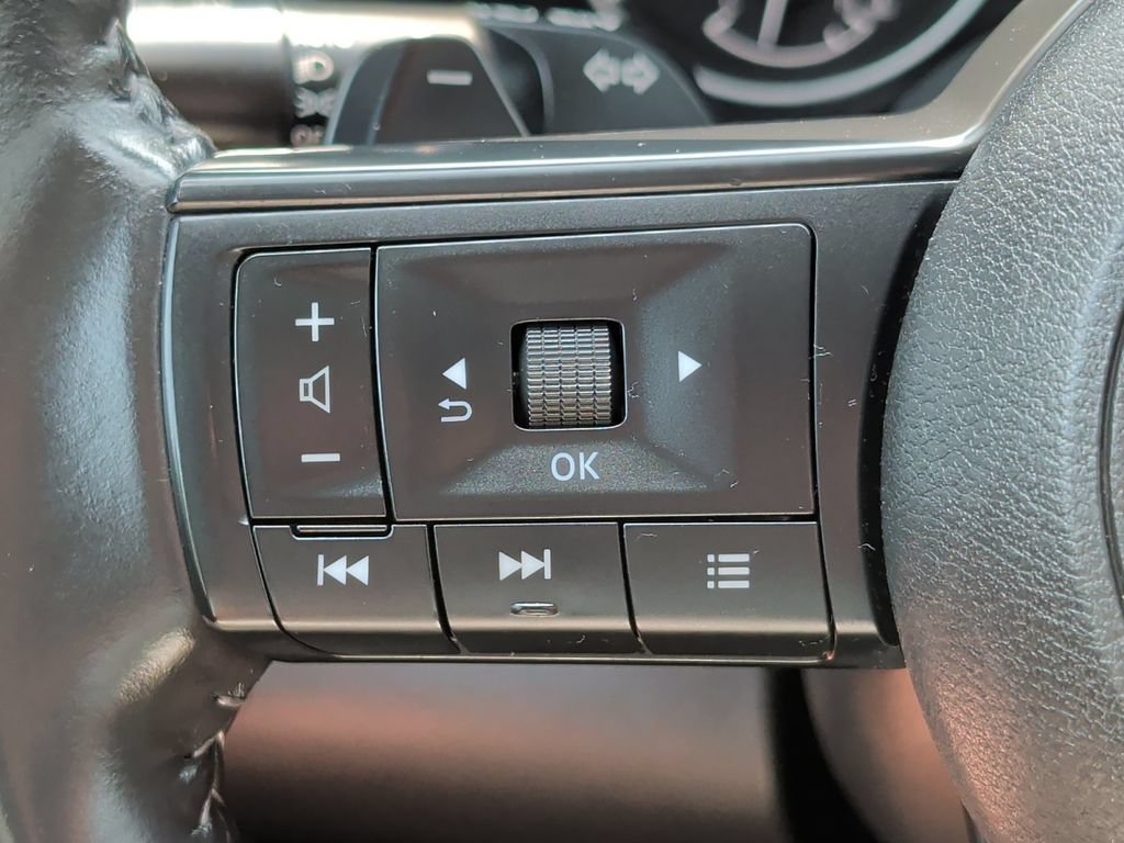 Used 2025 Nissan Pathfinder SV AWD/4WD image 12
