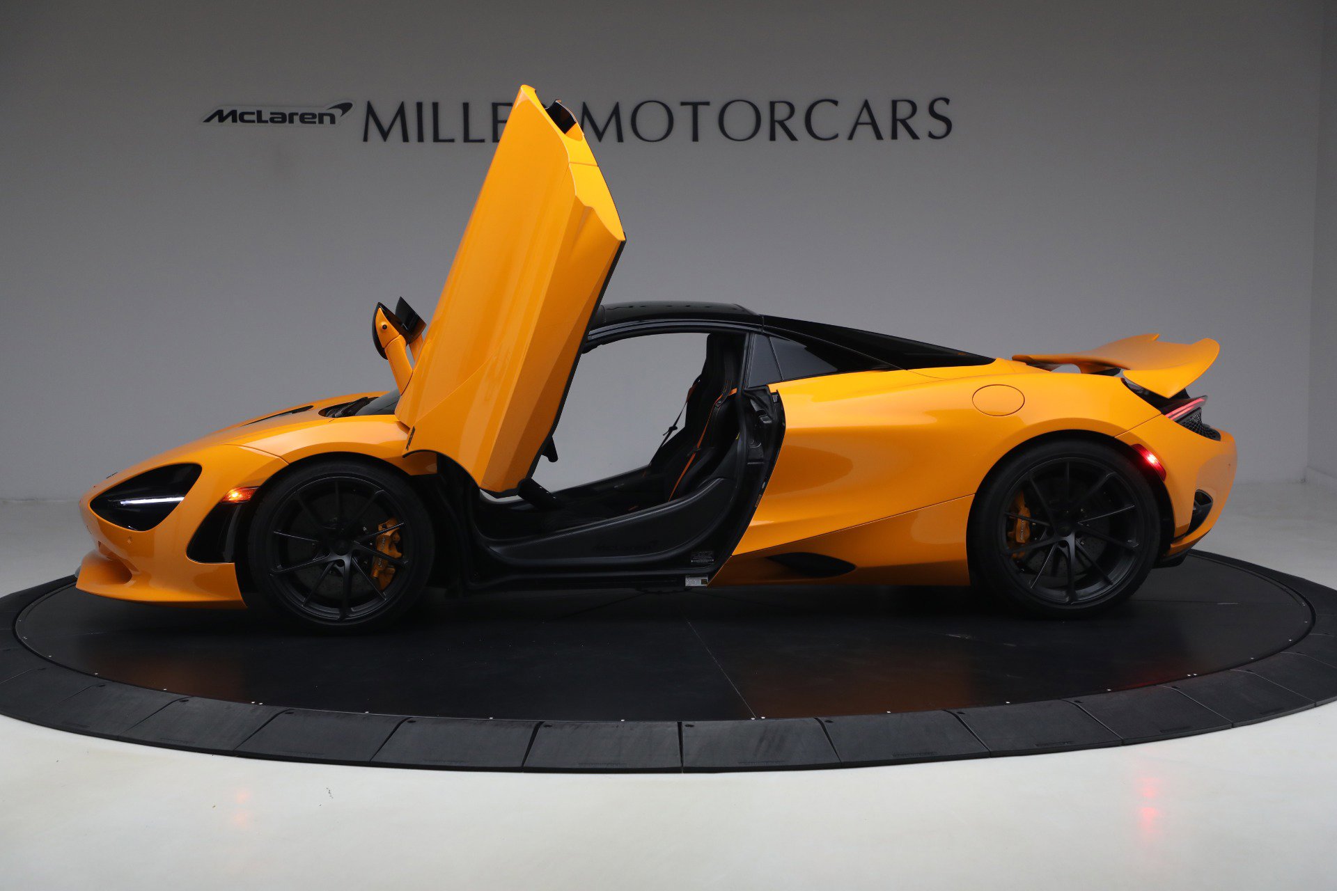 Used 2025 McLaren 750S Spider RWD image 15