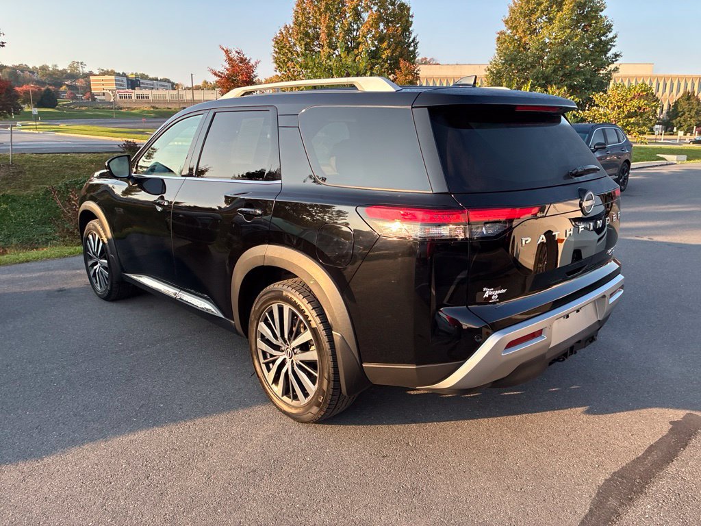 Used 2022 Nissan Pathfinder Platinum AWD/4WD image 12