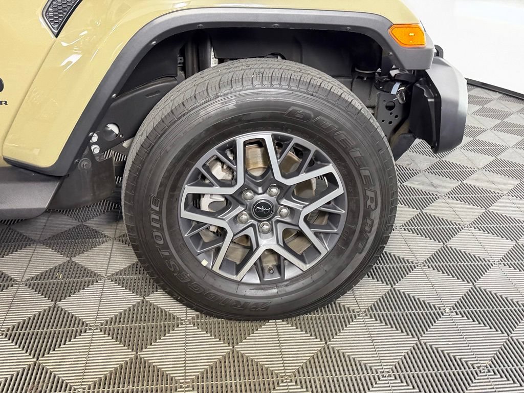 Used 2026 Jeep Wrangler Unlimited Sahara AWD/4WD image 12