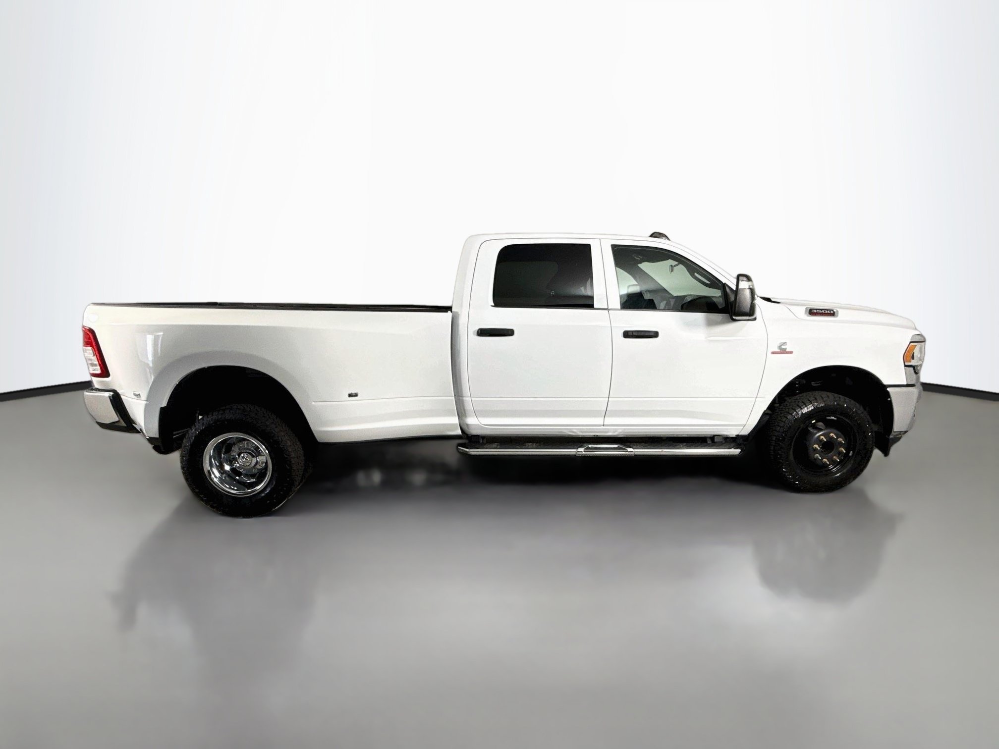 Used 2024 RAM 3500 Tradesman w/ Chrome Appearance Group AWD/4WD image 11