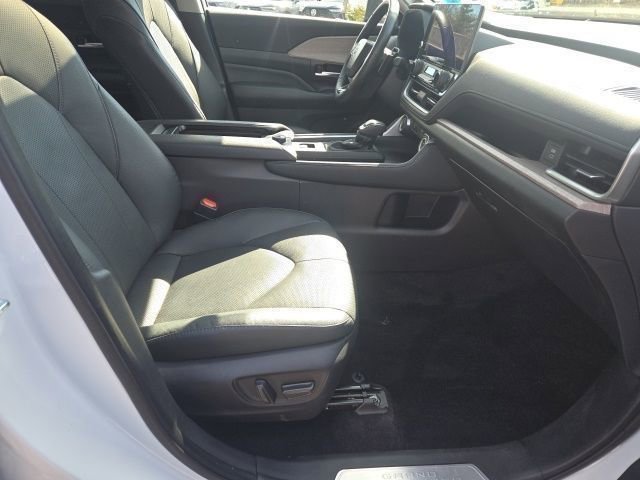 Used 2024 Toyota Grand Highlander Platinum image 11