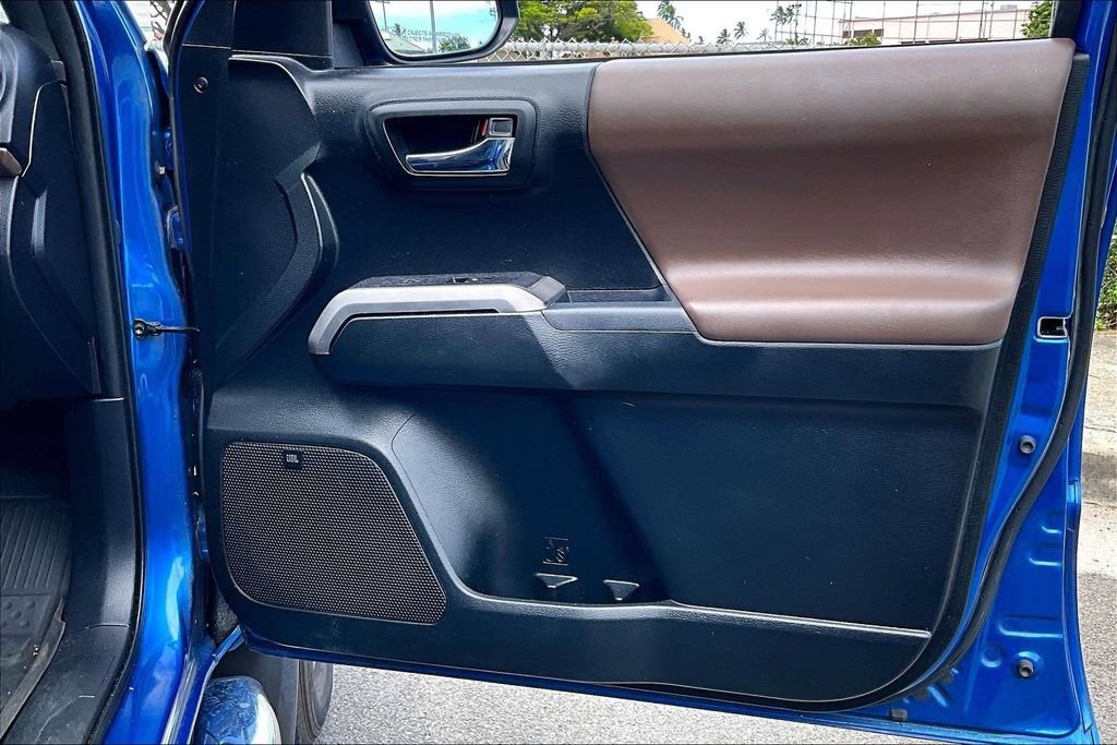 Used 2017 Toyota Tacoma Limited RWD image 19