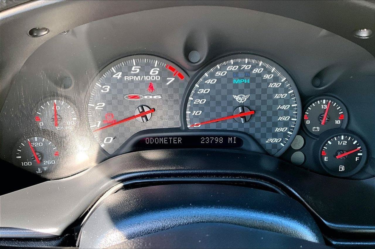 Used 2002 Chevrolet Corvette Z06 w/ Memory Pkg RWD image 12