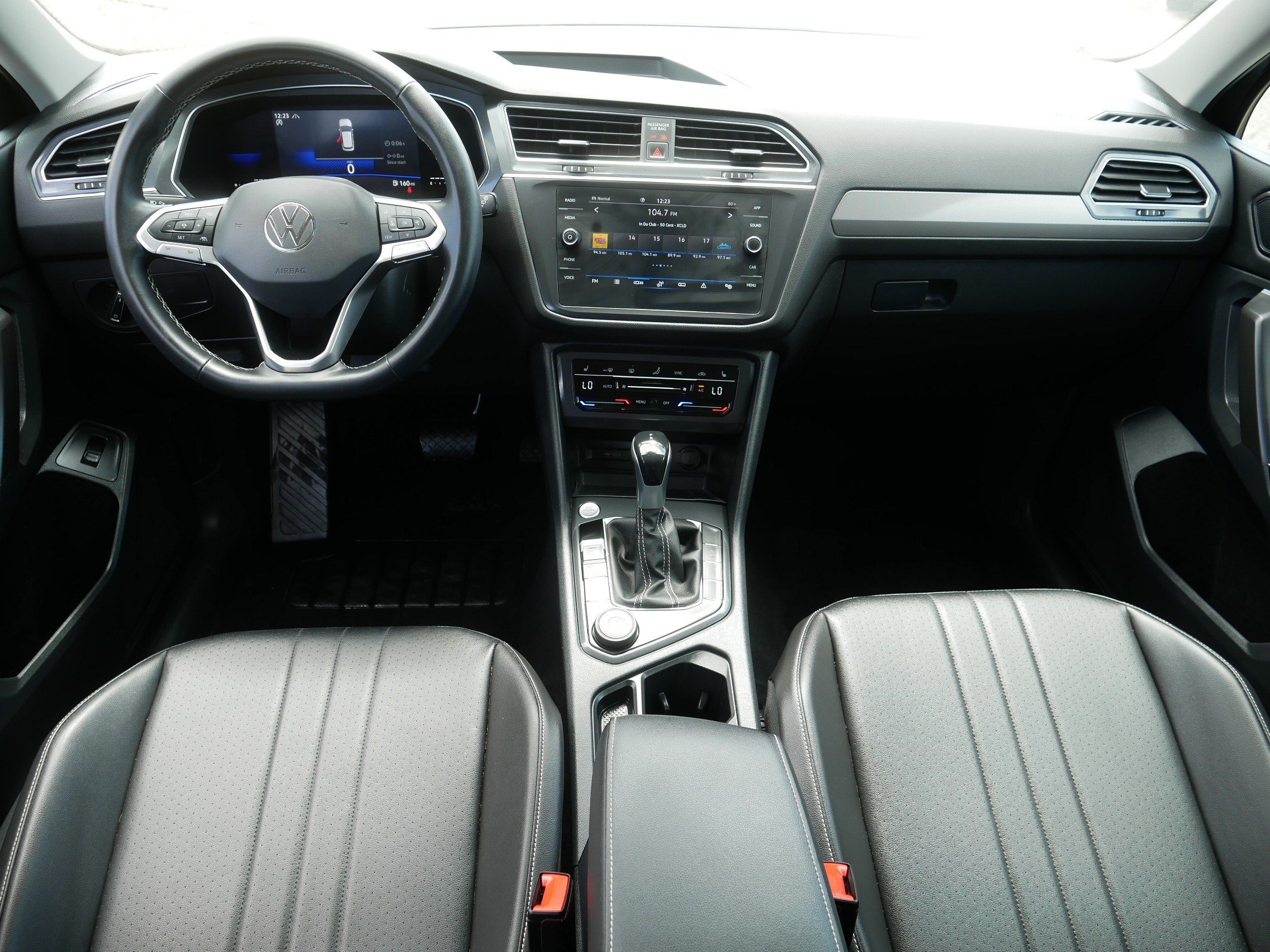 Used 2022 Volkswagen Tiguan SE w/ Panoramic Sunroof Package AWD/4WD image 10