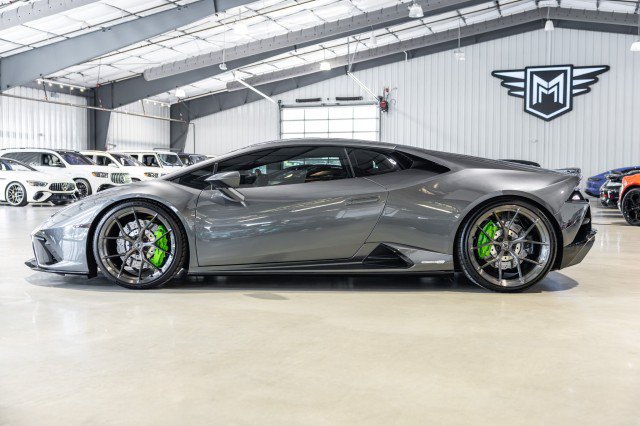 Used 2021 Lamborghini Huracan EVO RWD image 3
