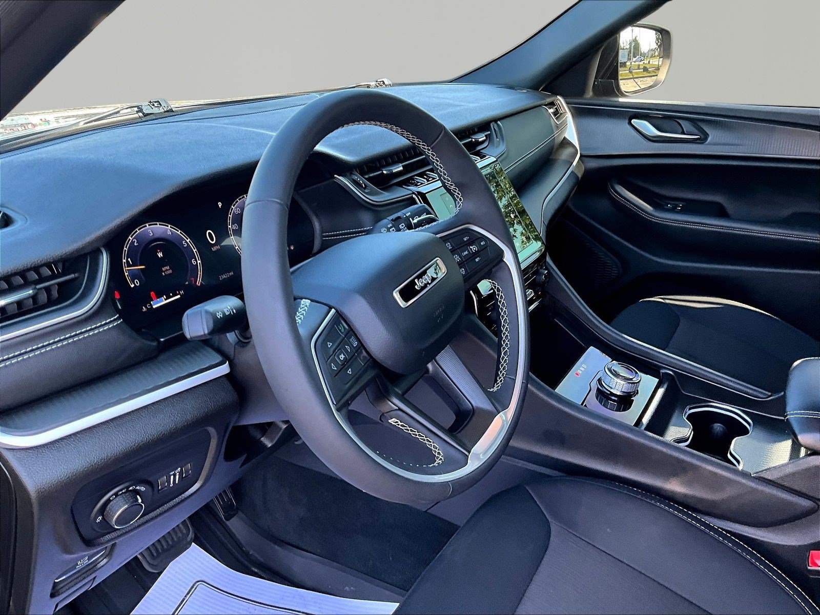 Used 2024 Jeep Grand Cherokee L Laredo AWD/4WD image 17