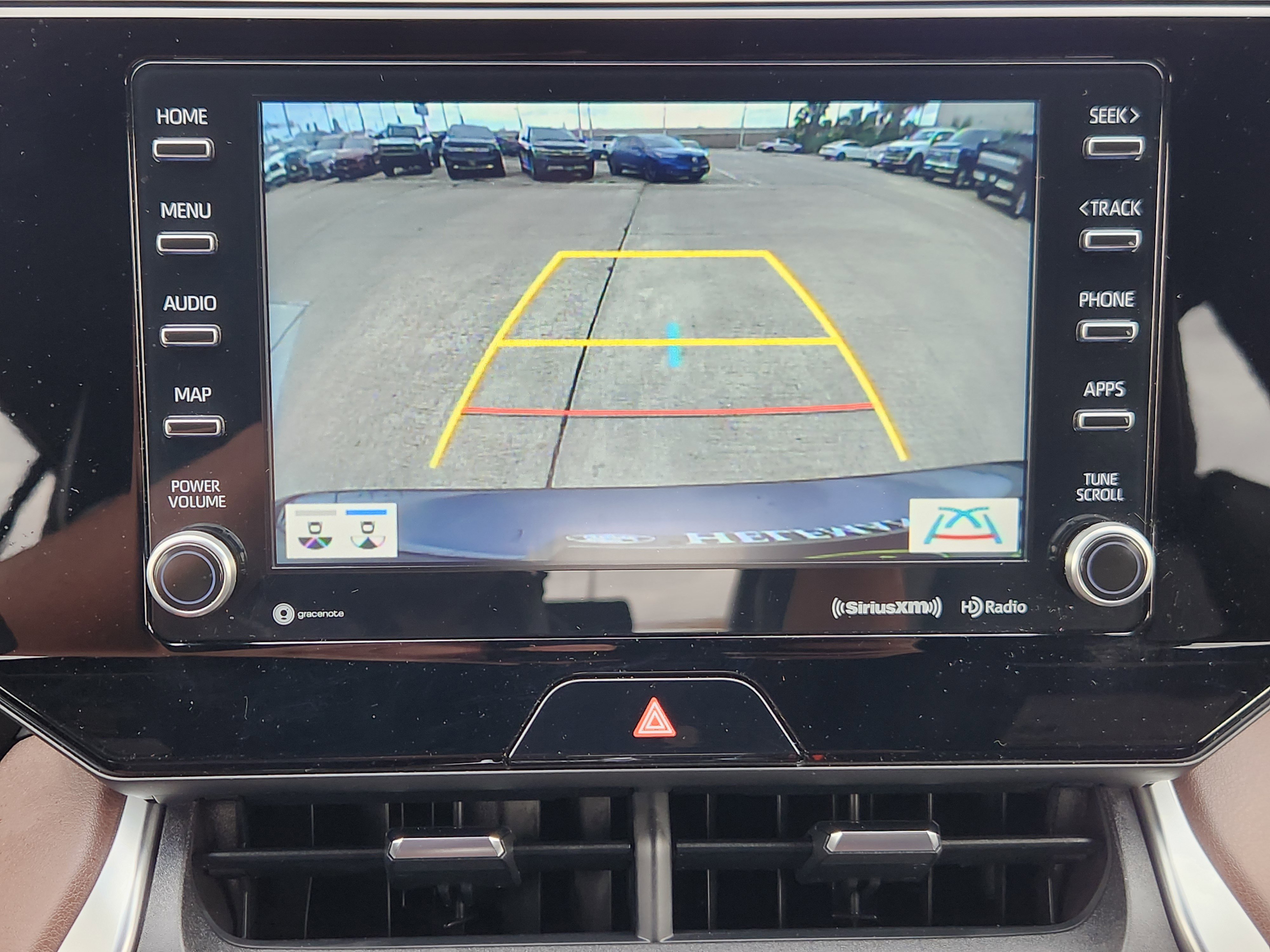 Used 2022 Toyota Venza XLE image 13
