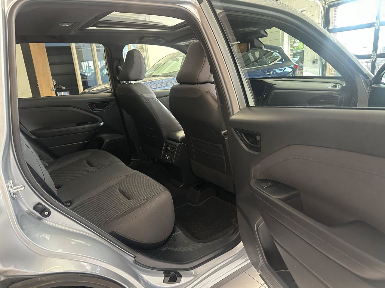 Used 2025 Subaru Forester Premium AWD/4WD image 17