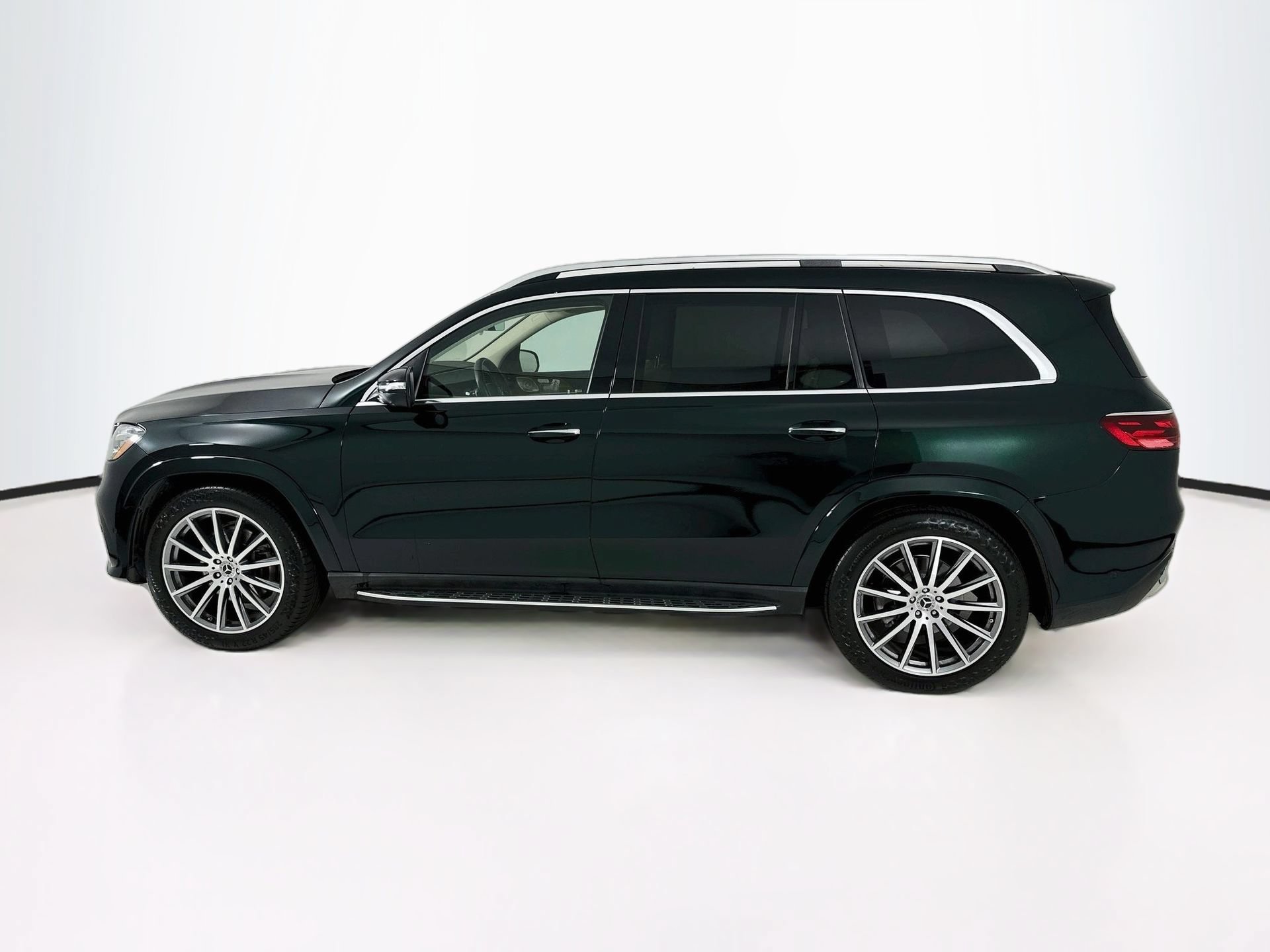 Used 2024 Mercedes-Benz GLS 580 4MATIC image 5